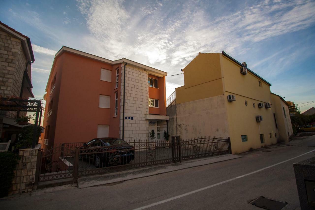 Apartments Knezovic Gradac  Exterior photo