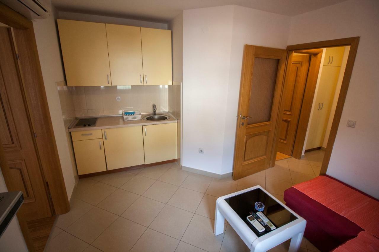 Apartments Knezovic Gradac  Exterior photo