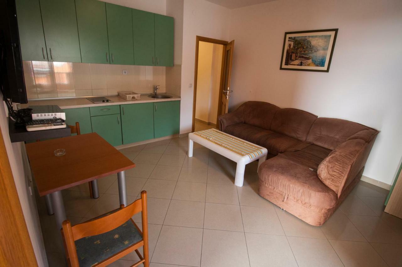 Apartments Knezovic Gradac  Exterior photo